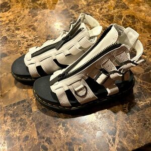 NWOT Doc Marten OLSON TUMBLED NUBUCK LEATHER GLADIATOR ZIP SANDALS